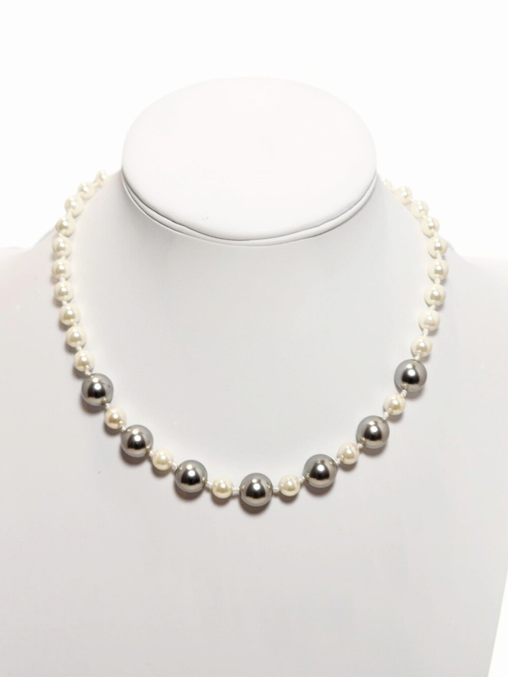 Gorgeous Faux White Pearl Silvertone Beaded Necklace